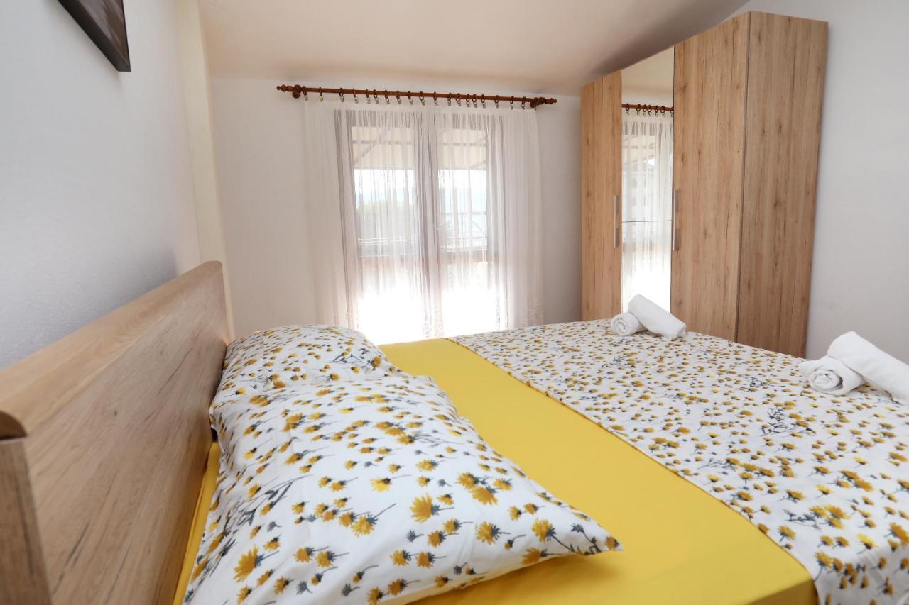 Apartman Gilan Seget Vranjica Exteriér fotografie