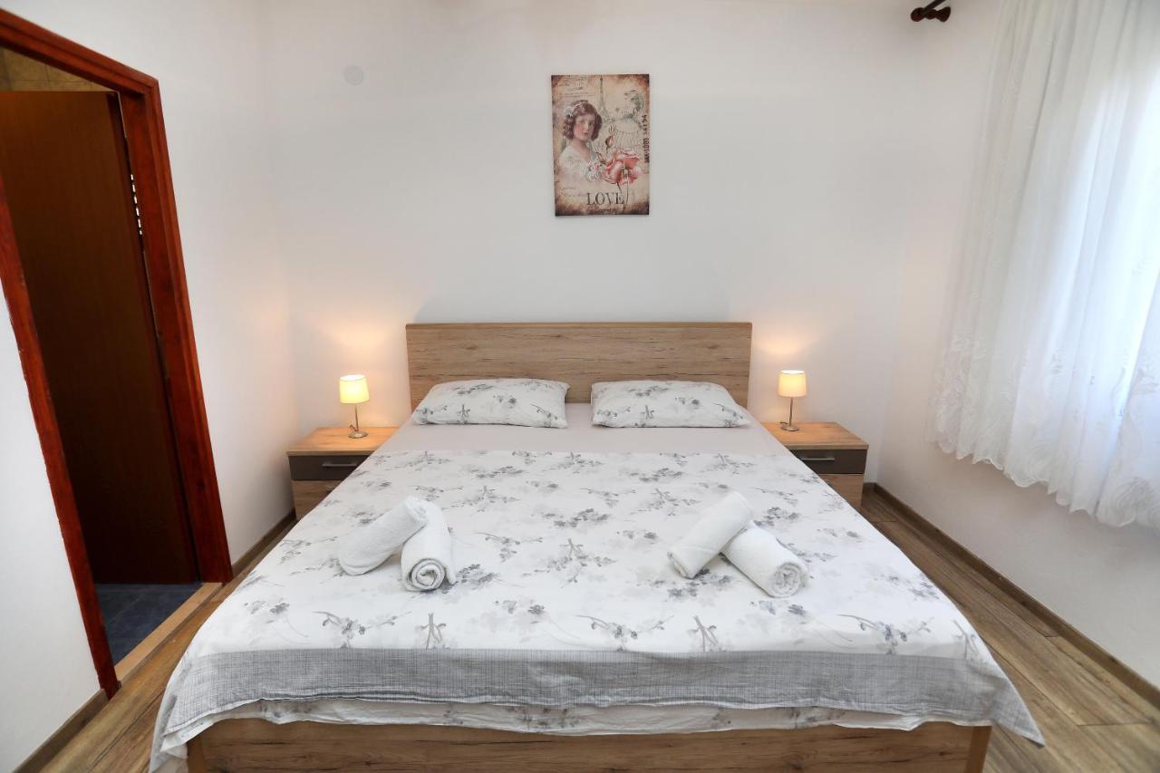 Apartman Gilan Seget Vranjica Exteriér fotografie